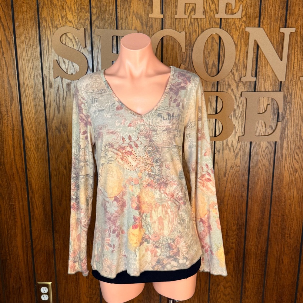 One World V-Neck Top Women XL Pink Floral Studded Long Sleeve Boho Script Tee